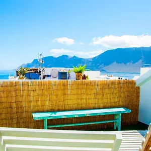 https://famara-rooftop-1.in-canary-islands.com